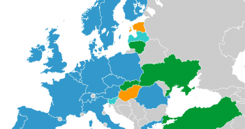 Państwa ESA (ciemny niebieski), Węgry i Estonia (blisko ESA, kolor pomarańczowy), współpracujące (jasny niebieski) i stowarzyszone (zielony) / Credits - Wikipedia Commons