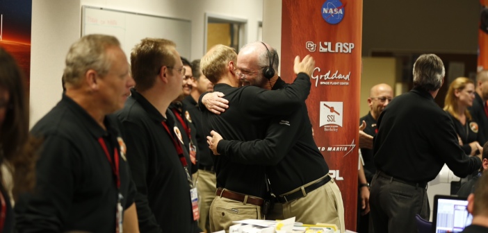 Radość obsługi naziemnej po potwierdzeniu wejścia MAVEN na orbitę Marsa