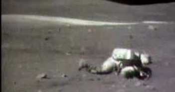 Utrata równowagi przez astronautę w trakcie księżycowej misji Apollo 16 (Credits: NASA)
