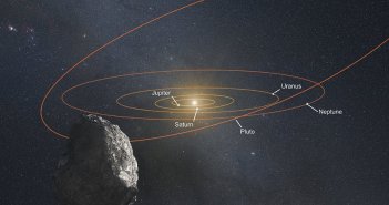 Artystyczna wizja widoku z PT1 na nasz Układ Słoneczny / Credits - NASA, ESA, and G. Bacon (STScI)