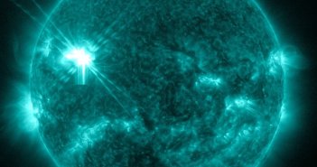 Moment maksimum rozbłysku klasy X1.6 z 7 listopada / Credits - NASA, SDO