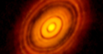 Dysk wokół HL Tau / Credits - ALMA (NRAO/ESO/NAOJ); C. Brogan, B. Saxton (NRAO/AUI/NSF)