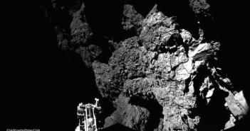 Pierwsze zdjęcie 67P z kamer CIVA lądownika Philae / Credit: ESA