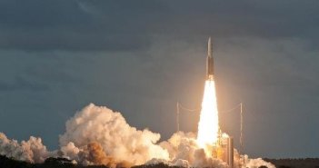 Start Ariane 5 z DirectTV-14 i GSAT-16 / Credits - ArianeSpace