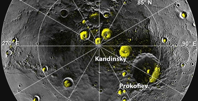 Kratery w okolicach bieguna północnego Merkurego, od których silniej odbijają się fale radiowe podczas obserwacji radarowych / Credits - NASA