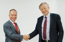 Dyrektorzy wykonawczy firm Ruag (Urs Breitmeier, z lewej) i Patria (Heikki Allonen)