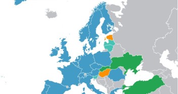 Państwa ESA (ciemny niebieski), Węgry i Estonia (blisko ESA, kolor pomarańczowy), współpracujące (jasny niebieski) i stowarzyszone (zielony) / Credits - Wikipedia Commons