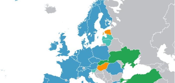 Państwa ESA (ciemny niebieski), Węgry i Estonia (blisko ESA, kolor pomarańczowy), współpracujące (jasny niebieski) i stowarzyszone (zielony) / Credits - Wikipedia Commons