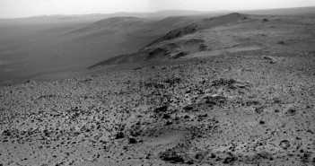 Widok z Cape Tribulation wykonany kamerą panoramiczną łazika Opportunity (sol 3901)