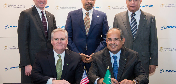 Popisanie umowy o współpracy między Boeingiem a Saudi Arabian Airlines Holding Co.