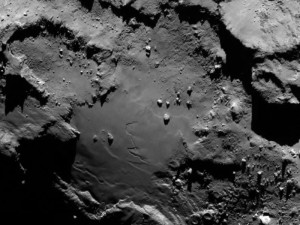 Region Imhotep z wysokości 130 km / Credits - ESA/Rosetta/MPS for OSIRIS Team MPS/UPD/LAM/IAA/SSO/INTA/UPM/DASP/IDA