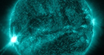 Pięć minut po fazie maksymalnej rozbłysku klasy M9.2 z 7 marca 2015 / Credits - NASA, SDO