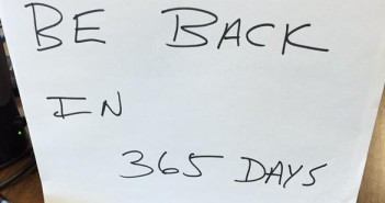 Kartka pozostawiona przez Scotta Kelly'ego na jego biurku / Credits - NASA