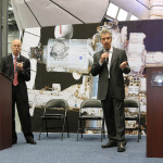 William Gerstenmaier (NASA) i Robert Bigelow (Bigelow Aerospace) na uroczystym zakończeniu prac nad BEAM, 12 marca 2015 / Credit: Bigelow Aerospace