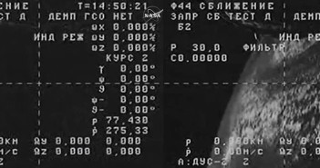 Dwa obrazy z wirującego Progressa M-27M / Credits - NASA TV