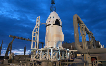 Kapsuła Dragon przed testem systemu ratunkowego / Credits: SpaceX
