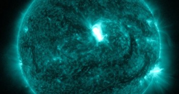 Kilkanaście minut po fazie maksymalnej rozbłysku M6.5 z 22 czerwca 2015 / Credits- NASA, SDO