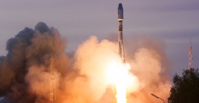 Start Sojuza 2.1b z Persona na pokładzie / Credits - Roskosmos