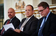 Paweł Piotrowski, Jean-Loic Galle - prezes Thales Alenia Space, i Sylvian Guiaugue - przedstawiciel Ambasady Francji w Polsce, na inauguracji TAS Polska w Warszawie, 8 czerwca 2015 / Credit: TAS Polska