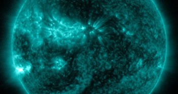 Siedem minut po fazie maksymalnej rozbłysku klasy M1.5 / Credits - NASA, SDO