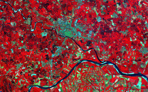 Nizina Padańska sfotografowana przez Sentinela-2A, 27 czerwca 2015 o godz. 10:25 UTC. Widoczne miasto Pawia nad rzeką Ticino, i rzeka Pad / Credit: Copernicus data (2015)/ESA