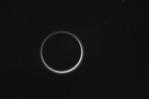Zdjęcie atmosfery Plutona, wykonane już po przelocie / Credits - NASA/JHUAPL/SWRI