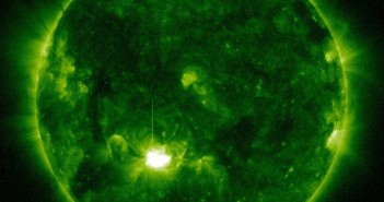 Pięć minut po fazie maksymalnej rozbłysku klasy M3.2 / Credits - NASA, SDO