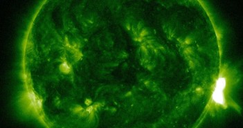 Faza maksymalna rozbłysku klasy M1.4 z 30 sierpnia 2015 / Credits - NASA, SDO