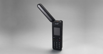 Telefon satelitarny IsatPhone 2 firmy Inmarsat / Credit: Inmarsat