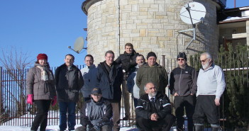 Zespół obserwatorium na górze Suchor; dr M. Winiarski skrajnie po prawej / Credit: Uniwersytet Pedagogiczny w Krakowie