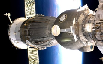 Kapsuła Sojuz przy ISS / Credits - NASA, ESA, Roskosmos