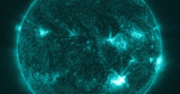 Dwie minuty przed fazą maksymalną rozbłysku M7.6 z 28 września 2015 / Credits - NASA, SDO