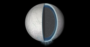 Aktualny przekrój Enceladusa / Credits - NASA, JPL