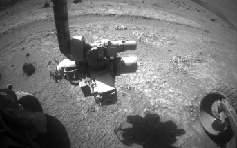 Zdjęcie z przedniej kamery HazCam łazika Opportunity, sol 4139 (15 września) / Credit: NASA/JPL