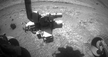 Zdjęcie z przedniej kamery HazCam łazika Opportunity, sol 4139 (15 września) / Credit: NASA/JPL