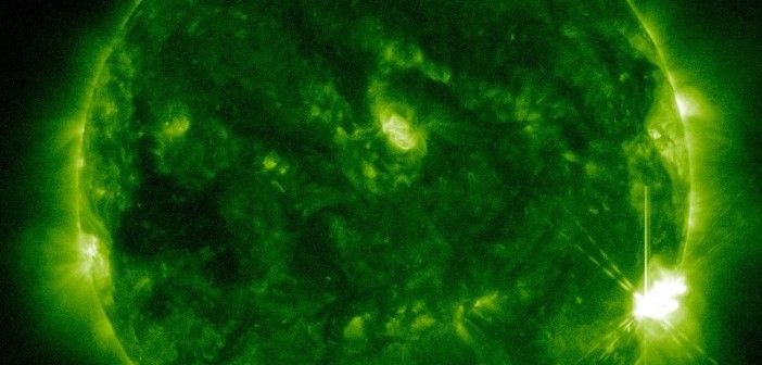 Moment rozbłysku klasy M5.5 z 2 października 2015 / Credits - NASA, SDO