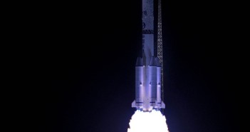 Rakieta nośna CZ-3B/G2 wynosi satelitę APSTAR-9 (Xinhua)