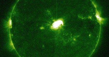 Osiem minut po fazie maksymalnej rozbłysku M3.7 z 4 listopada / Credits - NASA, SDO