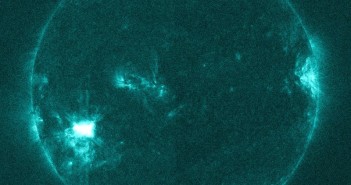 Faza maksymalna rozbłysku klasy M3.9 z 9 listopada 2015 / Credits - NASA, SDO