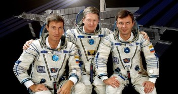 Załoga Ekspedycji 1 / Credits - NASA