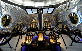 Wnętrze kapsuły Dragon V2 / Credit: SpaceX