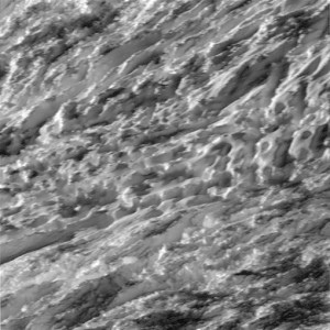 Nad biegunem południowym Enceladusa - 28.10.2015 / Credits - NASA/JPL-Caltech/Space Science Institute 