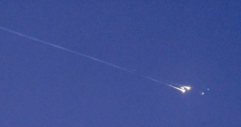 Wejście WT1190F w atmosferę / Credits - IAC/UAE/NASA/ESA