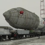 Wyprowadzenie Protona-M na stanowisko startowe - obraz z 6 grudnia 2015 / Credits - Roskosmos