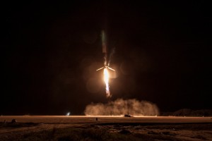 Lądowanie pierwszego stopnia Falcona 9R - 22 grudnia 2015 / Credits - SpaceX