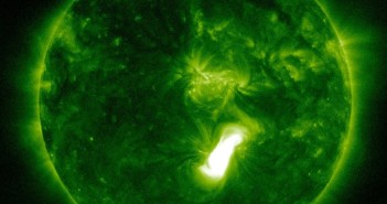 Faza maksymalna rozbłysku z 28 grudnia 2015 / Credits - NASA, SDO