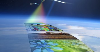 Satelita FLEX (na pierwszym planie) w tandemie z satelitą Sentinel-3 - wizja artystyczna / Credit: ESA/ATG medialab