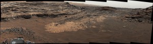 Zdjęcie obszaru "Marias Pass" (środek), w którym znajdują się dawne skały osadowe z dużą ilością krzemianów / Credtis - NASA/JPL-Caltech/MSSS 