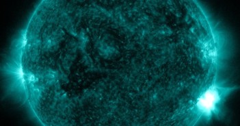 Faza maksymalna rozbłysku klasy M2.3 z 2 stycznia 2016 / Credits - NASA, SDO