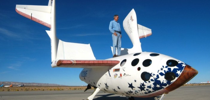 Burt Rutan na SpaceShipOne - zdjęcie z 2004 roku / Credits - Scaled Composites